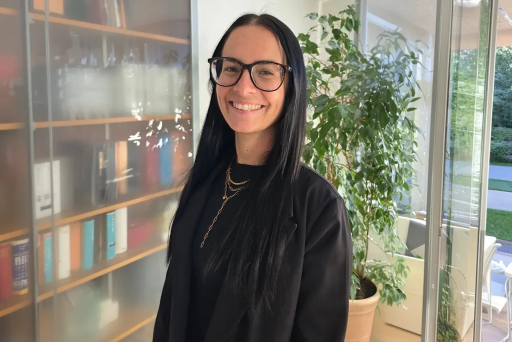 Portraitfoto von Anne Esser, Rechtsanwältin der Kanzlei Ruth Becker-Prox & Anne Esser in Düren
