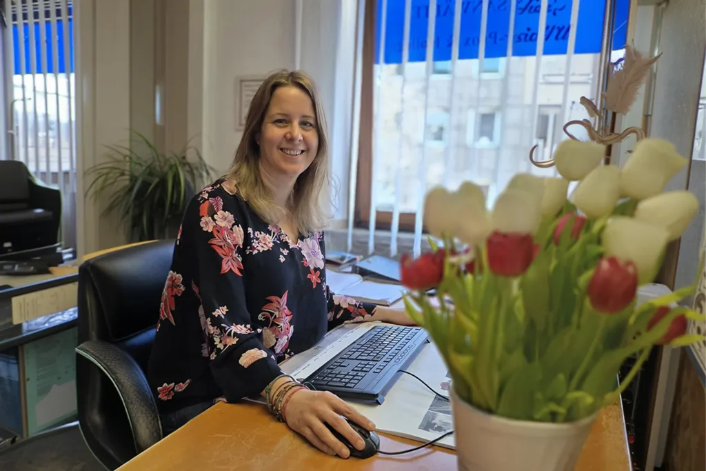 Portraitfoto von Jennifer Dick, Rechtsanwaltfachangestellte der Kanzlei Ruth Becker-Prox & Anne Esser in Düren