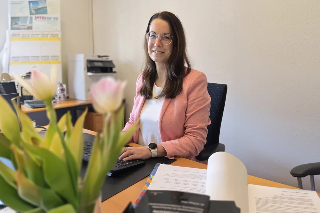 Portraitfoto von Nicole Berger, Rechtsanwaltfachangestellte der Kanzlei Ruth Becker-Prox & Anne Esser in Düren